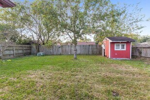 743 Deercrest St in Channelview, TX - Building Photo