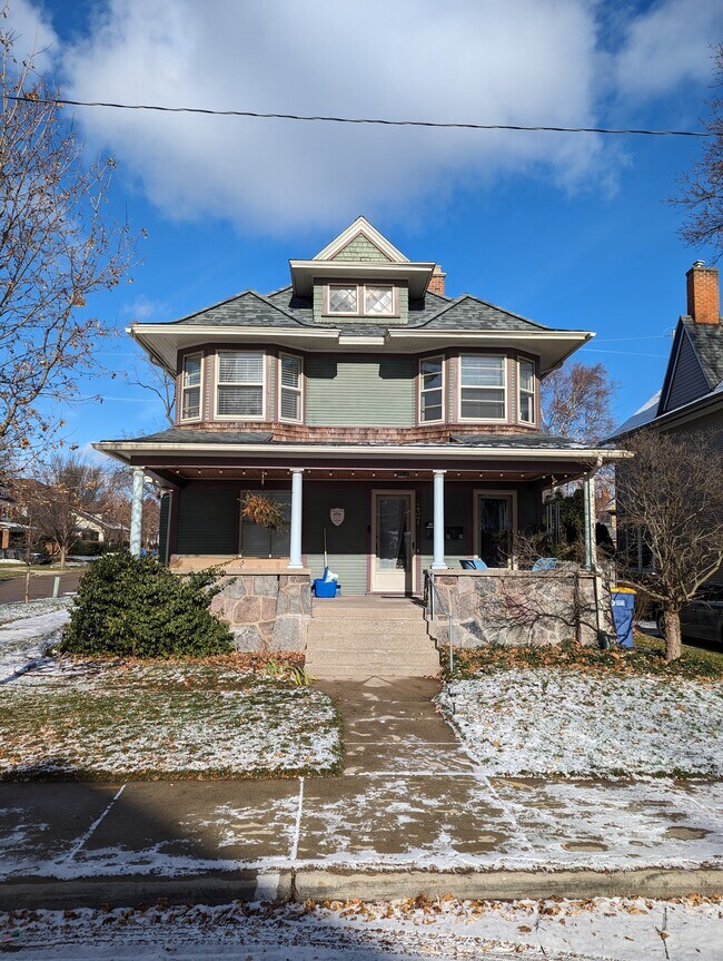 437 Pleasant St SE, Unit Apt. 1 in Grand Rapids, MI - Building Photo - Building Photo