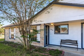 3819 Old Post Rd in Houston, TX - Foto de edificio - Building Photo