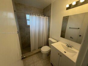 815 Foster Rd in Hallandale Beach, FL - Building Photo - Building Photo