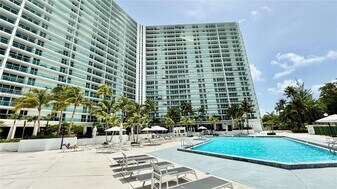 100 Bayview Dr, Unit 429 in Sunny Isles Beach, FL - Building Photo