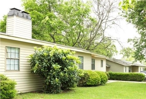 Feagan Mill Gardens in Bonaire, GA - Building Photo