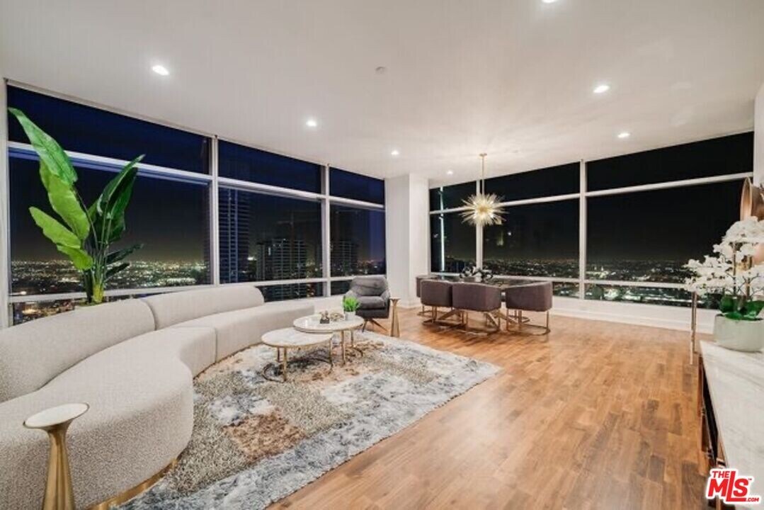 900 W Olympic Blvd in Los Angeles, CA - Building Photo