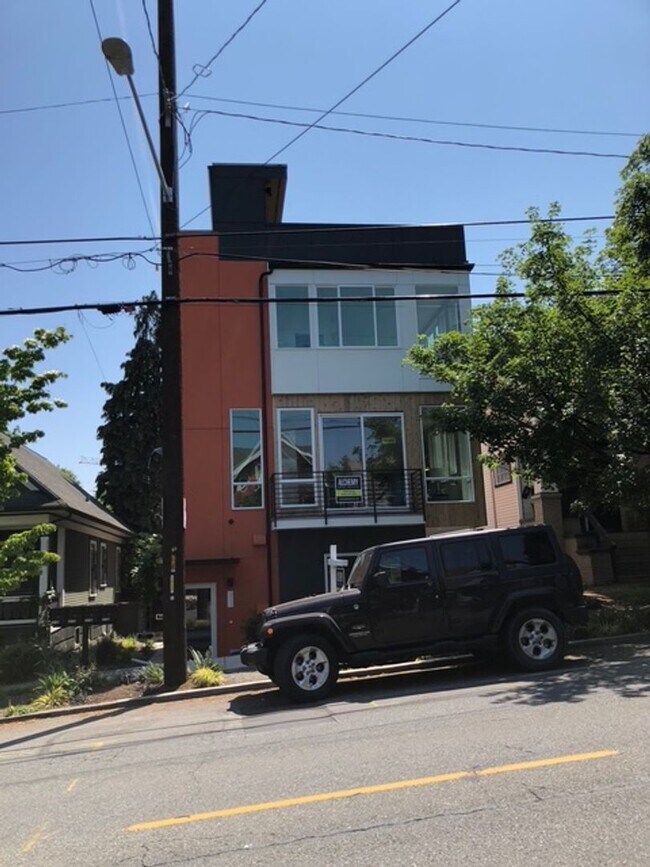 2515 E Yesler Wy in Seattle, WA - Building Photo - Building Photo