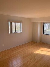 1472 W Chateau Vert St, Unit E in Ypsilanti, MI - Foto de edificio - Building Photo