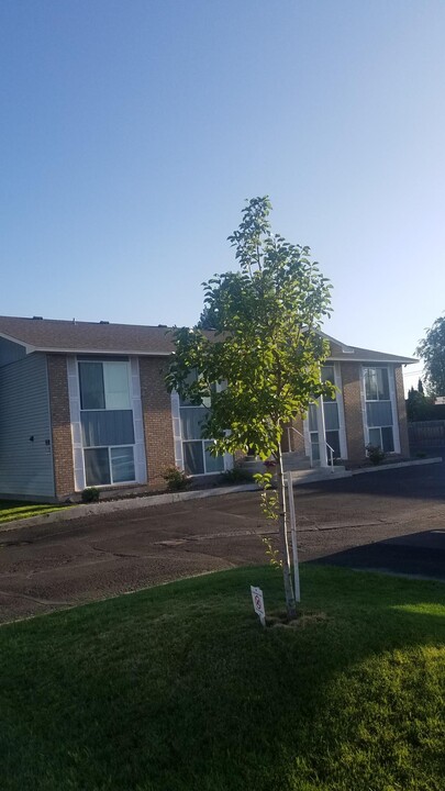 1952 Henryanna Ave, Unit 1954 in Idaho Falls, ID - Foto de edificio