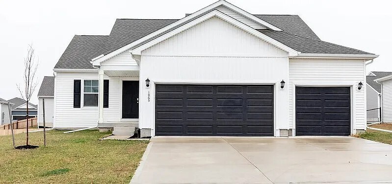 1065 Waukee Ave in Waukee, IA - Building Photo
