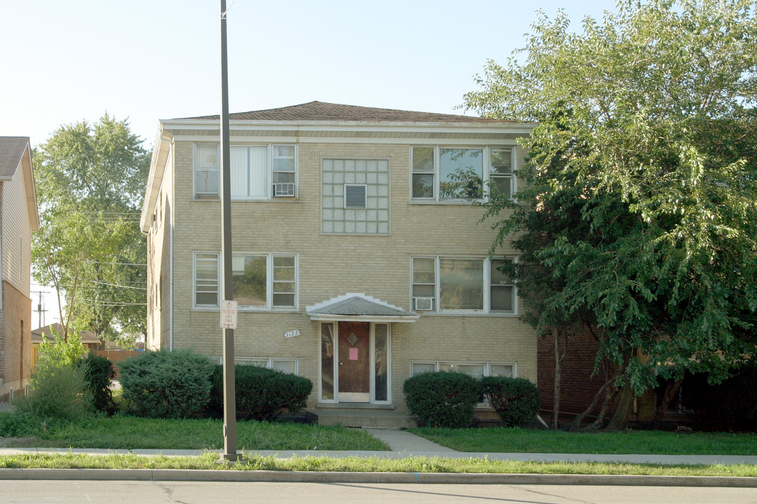 3122 St. Charles Rd in Bellwood, IL - Building Photo