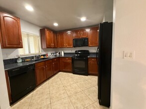 5905 Manchester Way in Tamarac, FL - Building Photo - Building Photo