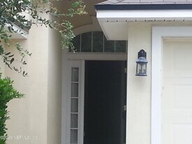2506 Creekfront Dr in Green Cove Springs, FL - Building Photo