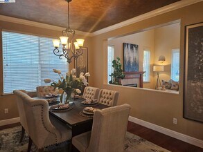 1428 Legend Ln in Brentwood, CA - Building Photo - Building Photo