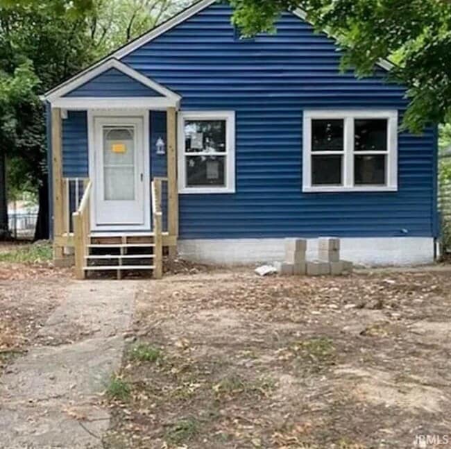 property at 4405 S Park Dr