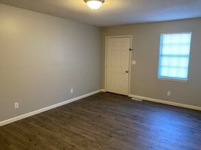 35 Rossfield Cv, Unit L in Jackson, TN - Foto de edificio - Building Photo