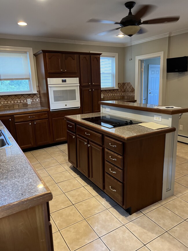 22 Andrews St in West Haven, CT - Building Photo - Building Photo