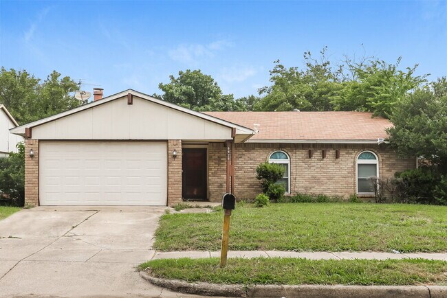property at 6929 Fallbrook Ct