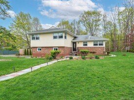 1 Milford Ln in Glen Cove, NY - Building Photo