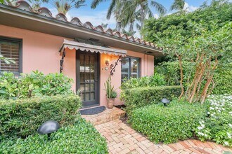 226 Chilean Ave in Palm Beach, FL - Building Photo - Building Photo