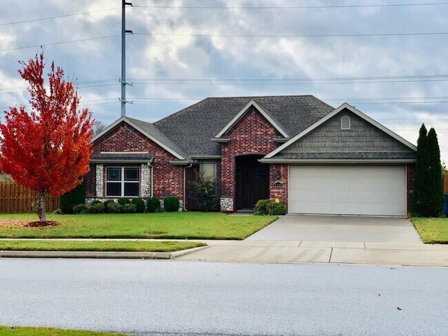 property at 2800 SW Calm Ridge Rd