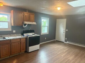 51 River St, Unit 1 bedroom 115 in Waterbury, CT - Building Photo - Building Photo