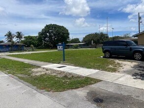2410 NW 14th St, Unit 2 in Fort Lauderdale, FL - Building Photo - Building Photo