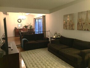 4909 Orchid Way in Sacramento, CA - Building Photo - Building Photo