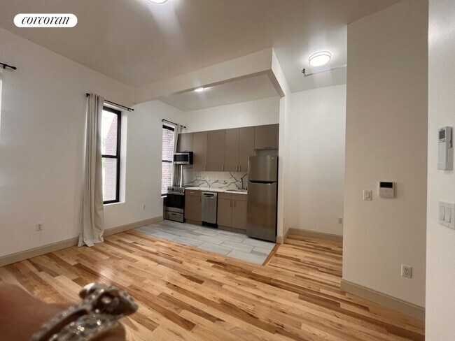47 W 71st St in New York, NY - Building Photo - Building Photo