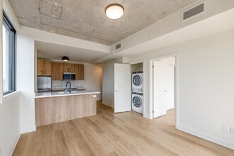 11 Robert in Hamilton, ON - Building Photo - Interior Photo