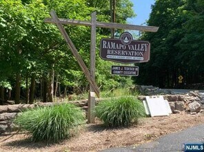 2901 Mark Twain Way, Unit 2901 in Mahwah, NJ - Building Photo - Building Photo