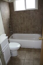 1615 W Main St, Unit 1615 West Main St. in Wytheville, VA - Foto de edificio - Building Photo