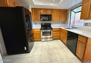 5721 Royal Vista Way in Reno, NV - Building Photo - Building Photo