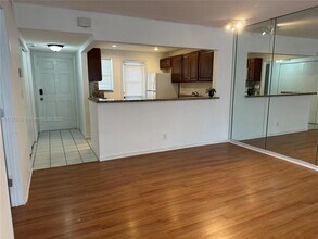 8121 SW 24th Ct, Unit 204 in Davie, FL - Building Photo - Building Photo