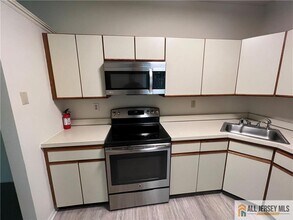 1 Melborn Dr in Monroe Township, NJ - Building Photo - Building Photo