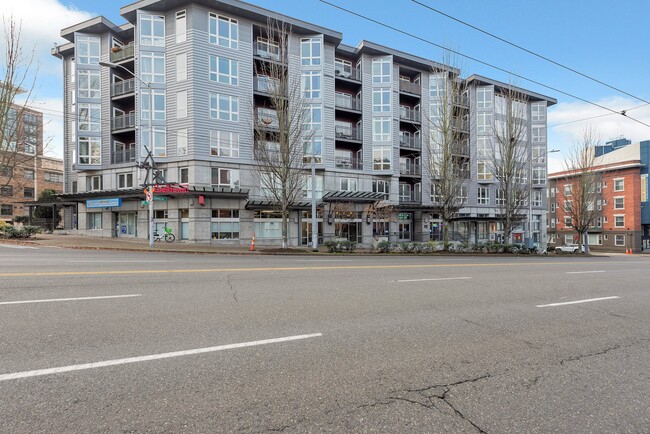 159 Denny Way, Unit 513 in Seattle, WA - Building Photo - Building Photo