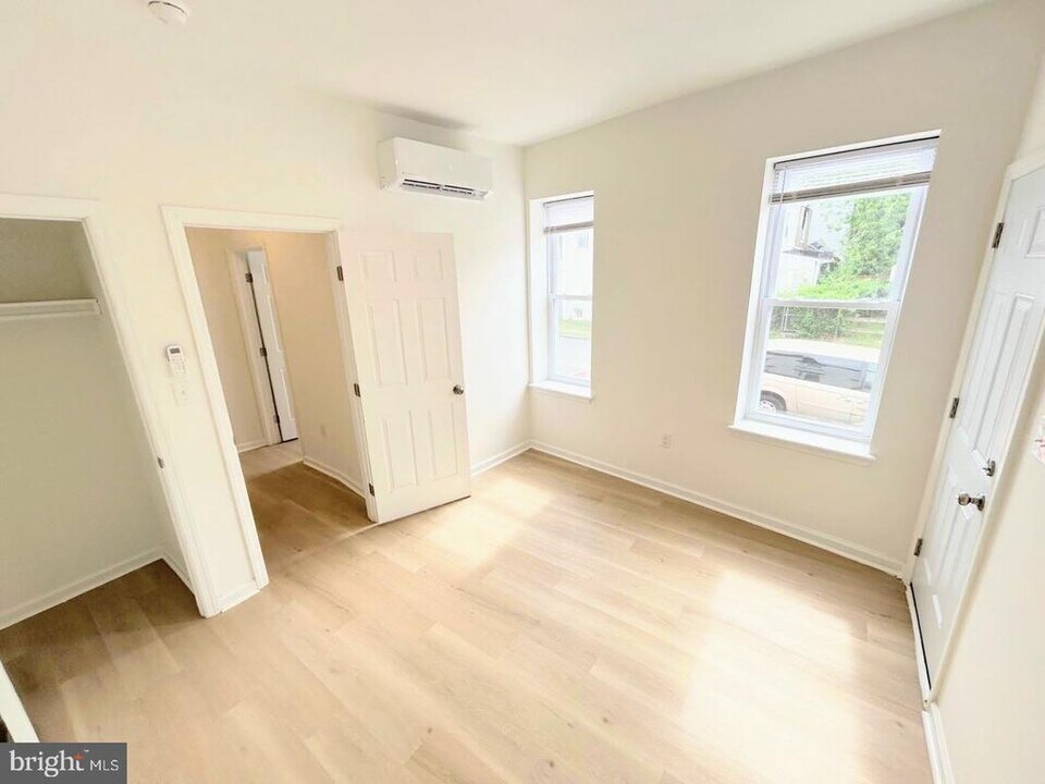 5031 W Girard Ave in Philadelphia, PA - Building Photo