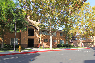 Ohlone Court Apartments in San Jose, CA - Building Photo - Building Photo