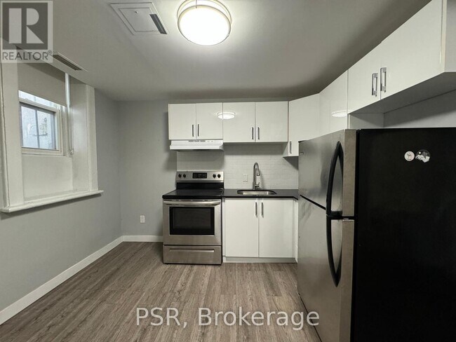 205-205 Gerrard St E in Toronto, ON - Building Photo - Building Photo