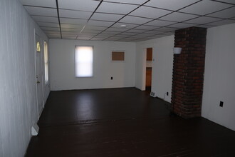 214 California Rd in Brownsville, PA - Foto de edificio - Building Photo