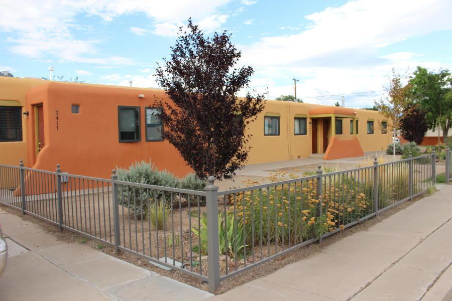 2407 Iris Rd NW in Albuquerque, NM - Building Photo