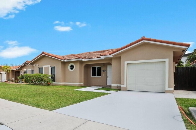 13992 SW 181st Terrace in Miami, FL - Building Photo - Building Photo