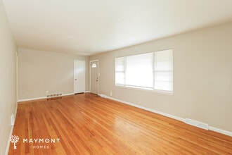 4503 E 112 Terrace in Kansas City, MO - Foto de edificio - Building Photo