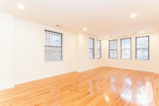 4220 N Sheridan Rd, Unit 507