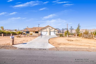 7516 Victoria Ave in Yucca Valley, CA - Building Photo - Building Photo