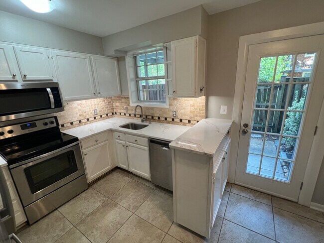 2507 S Walter Reed Dr, Unit A in Arlington, VA - Building Photo - Building Photo