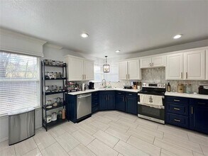 717 Ridgehill Dr in Burleson, TX - Building Photo - Building Photo