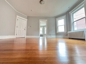 808-810 Capitol Avenue, Floor in Hartford, CT - Foto de edificio - Building Photo