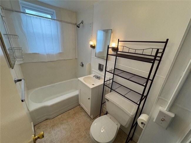 115 Sweet Ave in Woonsocket, RI - Building Photo - Building Photo