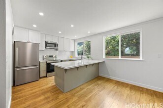 370 Kawaihae St in Honolulu, HI - Building Photo - Building Photo