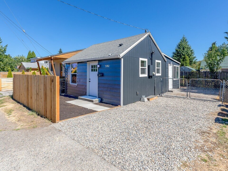 7252-7262 SE 52nd Ave-Unit -7252 SE 52nd Avenue in Portland, OR - Building Photo