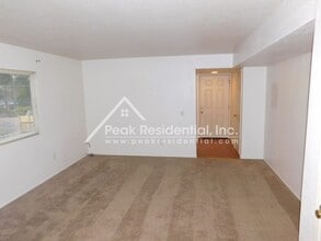 130 Fig St in Roseville, CA - Foto de edificio - Building Photo