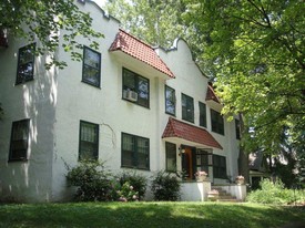 Woodruff Manor in Indianapolis, IN - Building Photo